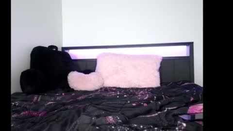 Snapshot of bubble_girl_lo chatting on June 26, 5:45 am Queen Lola XXX online show from June 26, 5:45 am