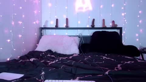 Snapshot of bubble_girl_lo chatting on July 16, 6:30 am Queen Lola XXX online show from July 16, 6:30 am