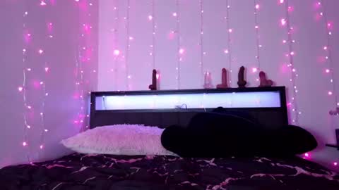 Snapshot of bubble_girl_lo chatting on July 27, 5:58 am Queen Lola XXX online show from July 27, 5:58 am