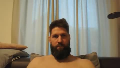 Snapshot of bubblebee1982 chatting on December 17, 2:44 pm bubblebee1982 online show from December 17, 2:44 pm