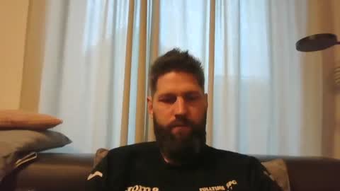 Snapshot of bubblebee1982 chatting on December 18, 8:09 am bubblebee1982 online show from December 18, 8:09 am