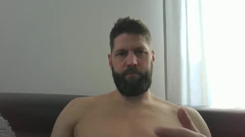 Snapshot of bubblebee1982 chatting on February 16, 1:05 pm bubblebee1982 online show from February 16, 1:05 pm