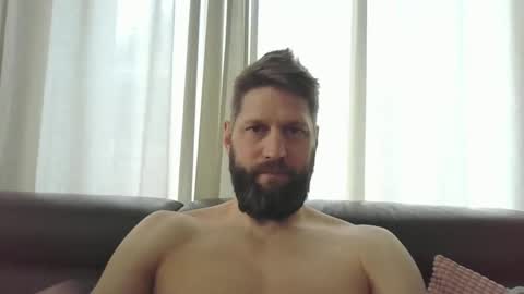 Snapshot of bubblebee1982 chatting on February 28, 9:25 am bubblebee1982 online show from February 28, 9:25 am