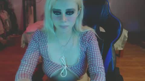 Isabella but call me isa  online show from December 19, 1:50 am