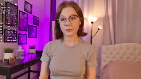 Snapshot of bubblegum_babe_ chatting on October 4, 8:18 pm Alice online show from October 4, 8:18 pm