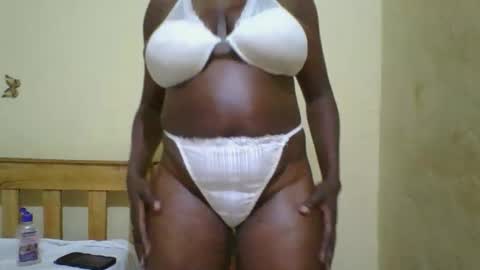 Snapshot of bubblie_bae chatting on March 8, 7:39 pm Bobbie online show from March 8, 7:39 pm