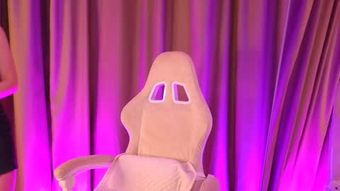 bubbling_crush online show from February 20, 11:32 pm