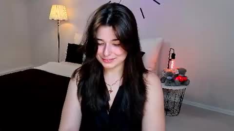 Snapshot of buckssbunny chatting on June 26, 1:59 pm Ari online show from June 26, 1:59 pm