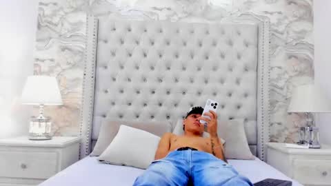 Buda y Cataleya online show from October 7, 2:47 pm