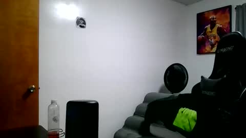 buffsexyman24 online show from March 1, 12:12 am