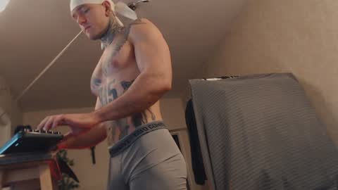 Snapshot of bulatov_x chatting on February 4, 8:49 pm Dmitriy online show from February 4, 8:49 pm