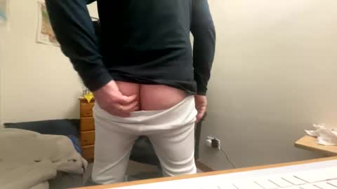 Snapshot of bulkyboners chatting on January 1, 8:35 am ejaculation for 250 online show from January 1, 8:35 am