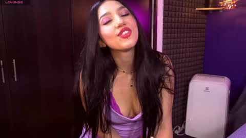 Snapshot of bull_vixen2001 chatting on May 27, 11:13 pm Bunny and The Rock online show from May 27, 11:13 pm
