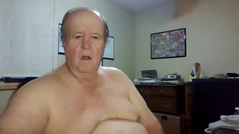 Snapshot of bullfrogg5050 chatting on October 27, 1:48 pm bullfrogg5050 online show from October 27, 1:48 pm