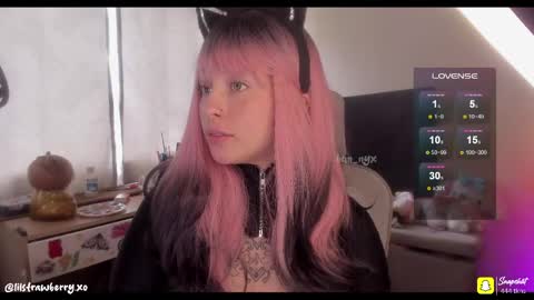 Snapshot of bun_nyx chatting on May 4, 6:15 pm online show from May 4, 6:15 pm