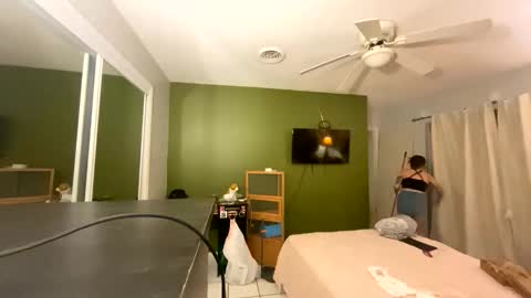 bunnibaby333 online show from April 21, 2:51 am