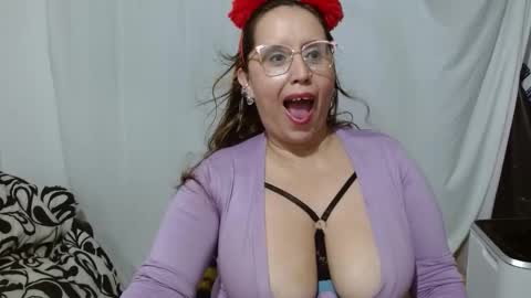 Snapshot of bunniosito chatting on October 27, 2:48 am bunniosito online show from October 27, 2:48 am