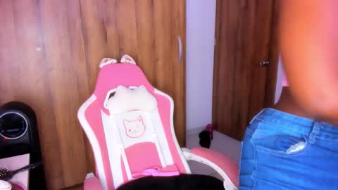 Isa online show from February 4, 11:31 pm