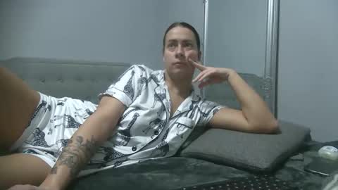 bunnyela online show from January 11, 11:15 am