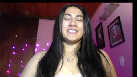 Snapshot of bunnyemilyr0s33 chatting on December 10, 10:26 pm bunnyEmilyR0s33 online show from December 10, 10:26 pm