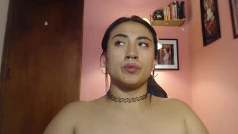 Snapshot of bunnyemilyr0s33 chatting on February 11, 9:25 pm bunnyEmilyR0s33 online show from February 11, 9:25 pm