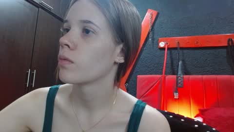 Snapshot of bunnyleahxxx chatting on February 19, 12:33 pm ANASTASIA online show from February 19, 12:33 pm