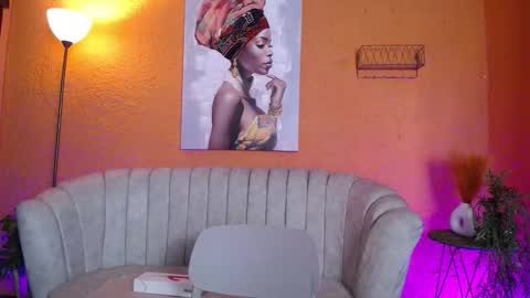 Snapshot of bunnyleahxxx chatting on October 14, 12:17 pm ANASTASIA online show from October 14, 12:17 pm