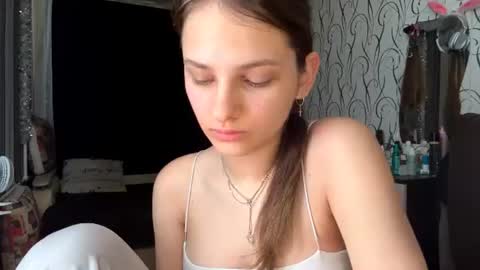 Snapshot of bunnytrussel chatting on June 23, 7:17 am Bella online show from June 23, 7:17 am