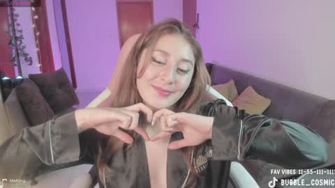 Snapshot of burbuja_cosmic chatting on January 16, 5:11 am Im Val Welcome to my room My instagram Bubble cosmic online show from January 16, 5:11 am