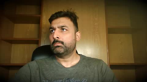 Hairy Arabian online show from November 10, 4:55 am