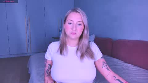 Snapshot of burn_lissa chatting on June 23, 7:56 pm Lissa online show from June 23, 7:56 pm