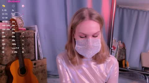 burning_g1rl online show from April 21, 5:17 pm