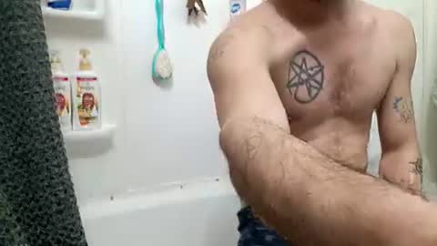 Snapshot of buster18hymen chatting on January 17, 10:00 am Buster18Hymen online show from January 17, 10:00 am