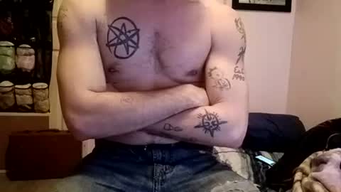 Snapshot of buster18hymen chatting on January 19, 7:58 pm Buster18Hymen online show from January 19, 7:58 pm