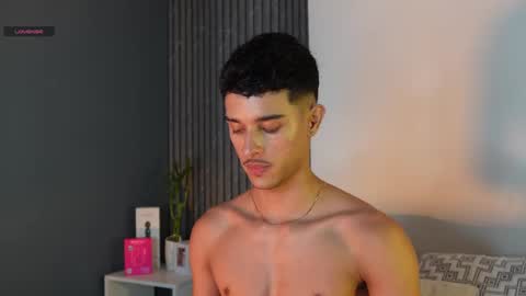 Buster independent model online show from September 11, 7:08 am