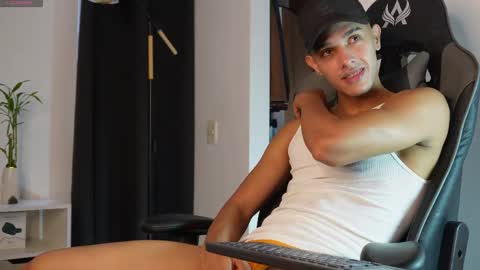 Buster independent model online show from April 22, 4:19 pm