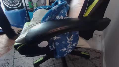 Snapshot of bustingnuts2025 chatting on March 3, 7:31 pm Busting online show from March 3, 7:31 pm