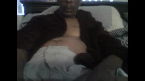 Snapshot of busturgutzgd11 chatting on December 7, 9:33 pm Busturgutzgd1 online show from December 7, 9:33 pm