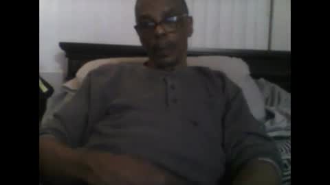 Snapshot of busturgutzgd11 chatting on December 13, 3:16 am Busturgutzgd1 online show from December 13, 3:16 am