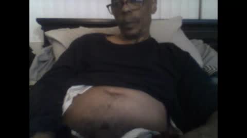 Snapshot of busturgutzgd11 chatting on December 27, 2:36 am Busturgutzgd1 online show from December 27, 2:36 am