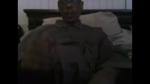 Snapshot of busturgutzgd11 chatting on February 4, 3:11 am Busturgutzgd1 online show from February 4, 3:11 am