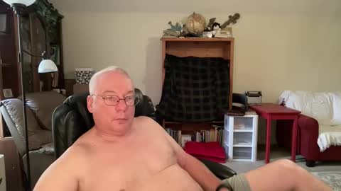 bustyballs100 online show from November 21, 3:22 pm