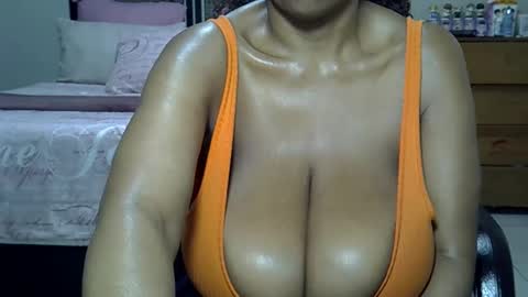 bustytessa37 online show from April 2, 5:16 am