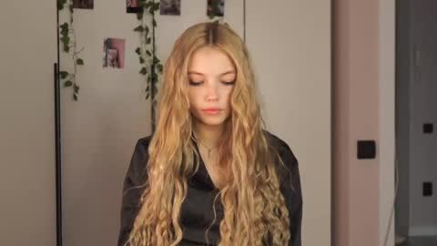 butteflai online show from April 23, 8:13 am