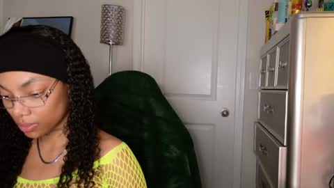 Snapshot of butterflybootyy chatting on April 24, 1:52 am butterfly booty online show from April 24, 1:52 am