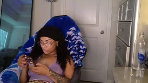 Snapshot of butterflybootyy chatting on May 19, 12:16 am butterfly booty online show from May 19, 12:16 am