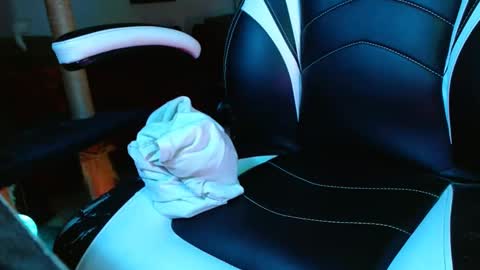 Snapshot of bwall1425 chatting on December 23, 2:02 am bwall1425 online show from December 23, 2:02 am