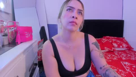 Snapshot of byanca_winklar chatting on December 11, 6:09 pm     online show from December 11, 6:09 pm