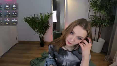 Snapshot of c_moonie_ chatting on November 6, 8:54 pm Polly online show from November 6, 8:54 pm