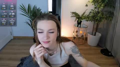 Snapshot of c_moonie_ chatting on November 22, 9:36 pm Polly online show from November 22, 9:36 pm